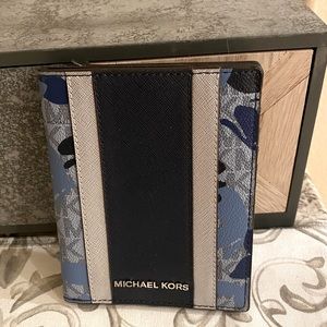 Michael Kors Jet Set Travel Passport case wallet
